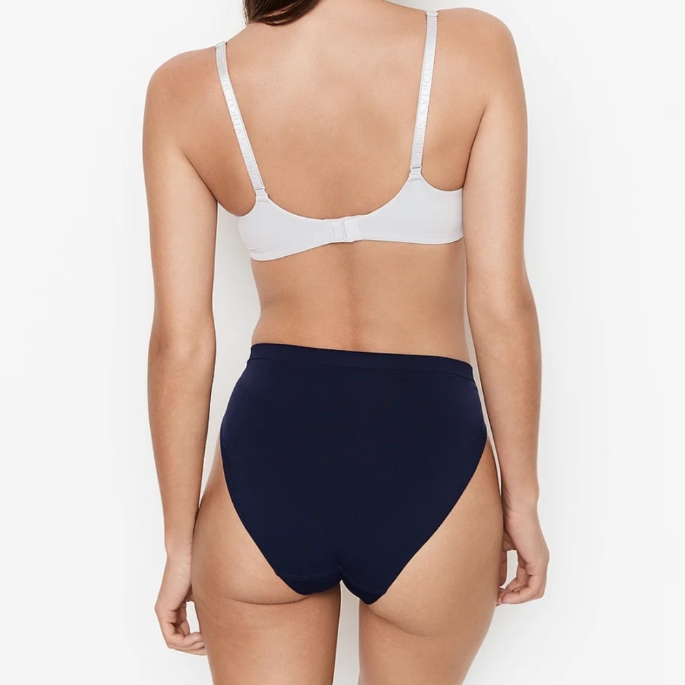 Victoria Secret - Picture 2 of 3